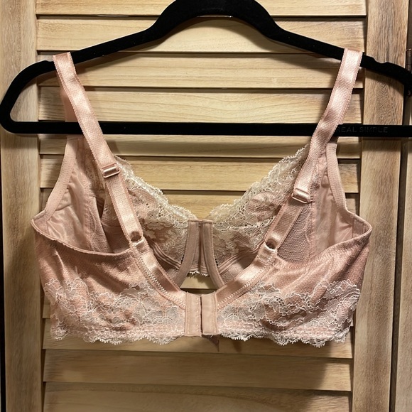 Wacoal Lace Trim Bra - Picture 5 of 5